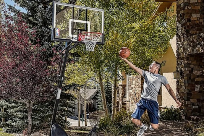 Как оборудовать баскетбольную площадку на даче